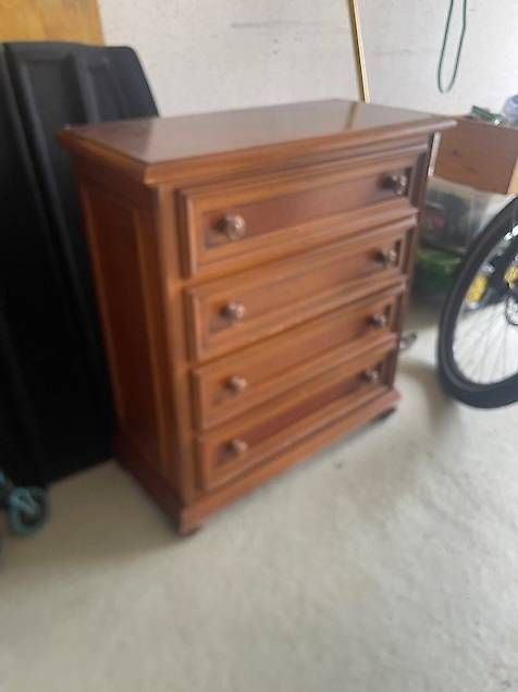 Cassettiere: Commode avec 4 tiroirs – Usato da Orbe venduto da Temir53