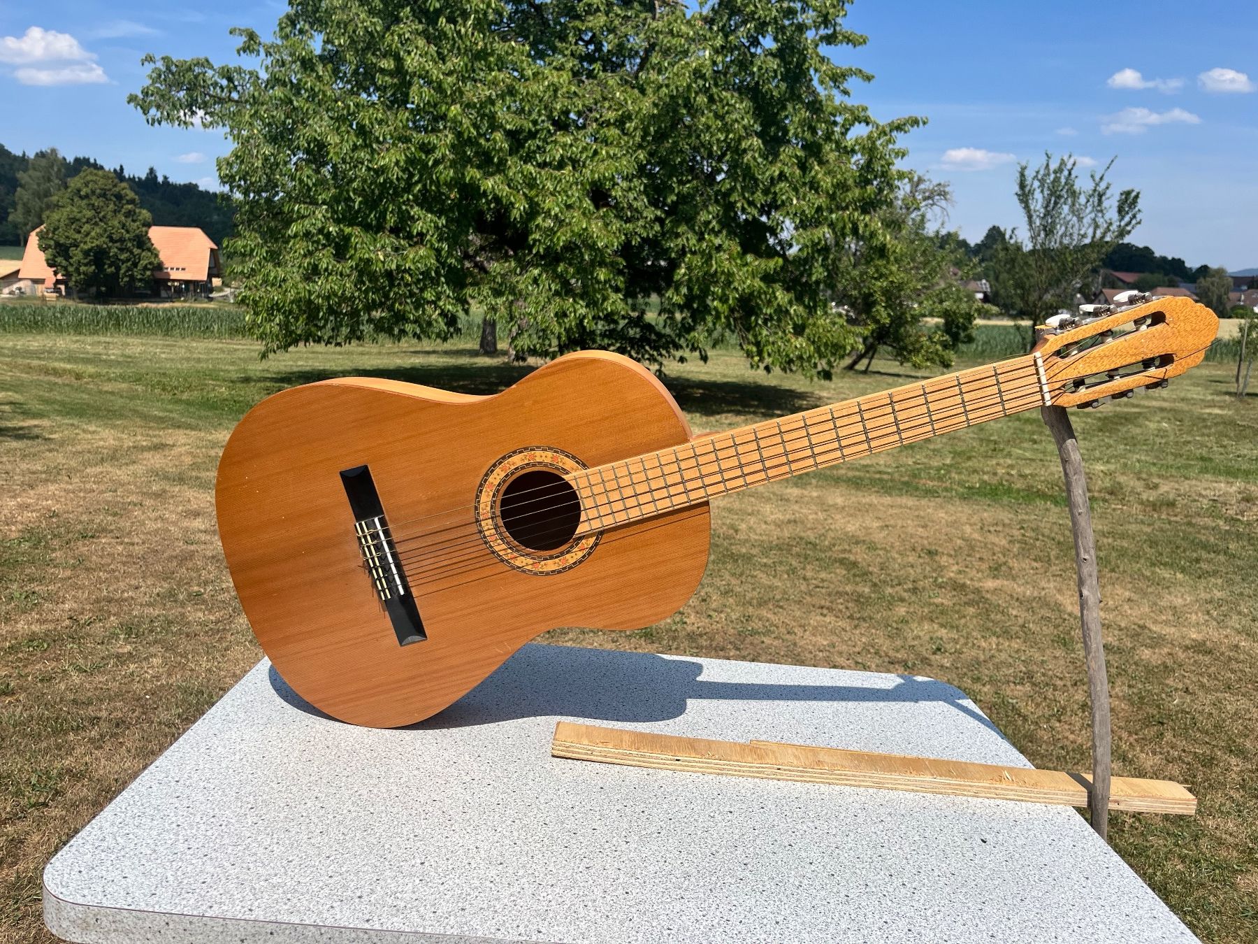 Instruments de musique: Span. Konzertgitarre – D'occasion à Allmendingen b. BE par juair 5