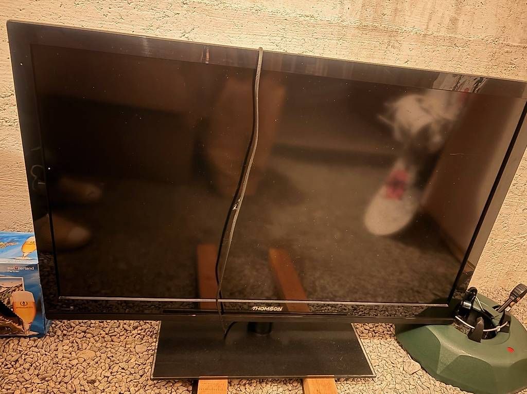 Fernseher: Fernseher zu verkaufen – Gebraucht aus Thun von Yesa_94