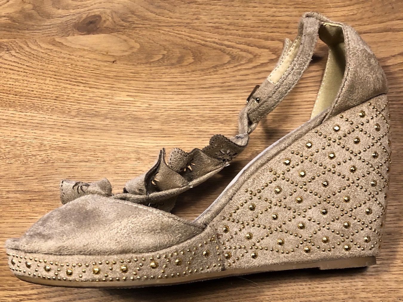 Scarpe da donna: Keilsandalette Gr. 38 – Usato da Rohr b. Olten venduto da -FaLu- 1