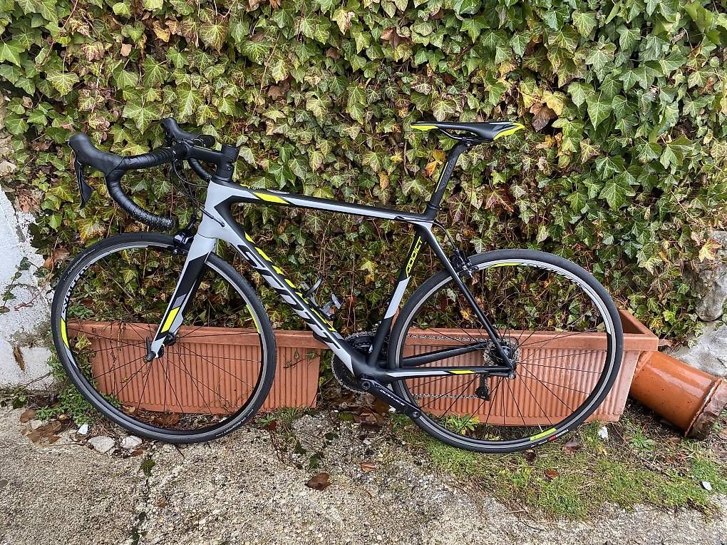 Vélos: Scott Addict 10  – D'occasion à Les Rasses par cli_d99j