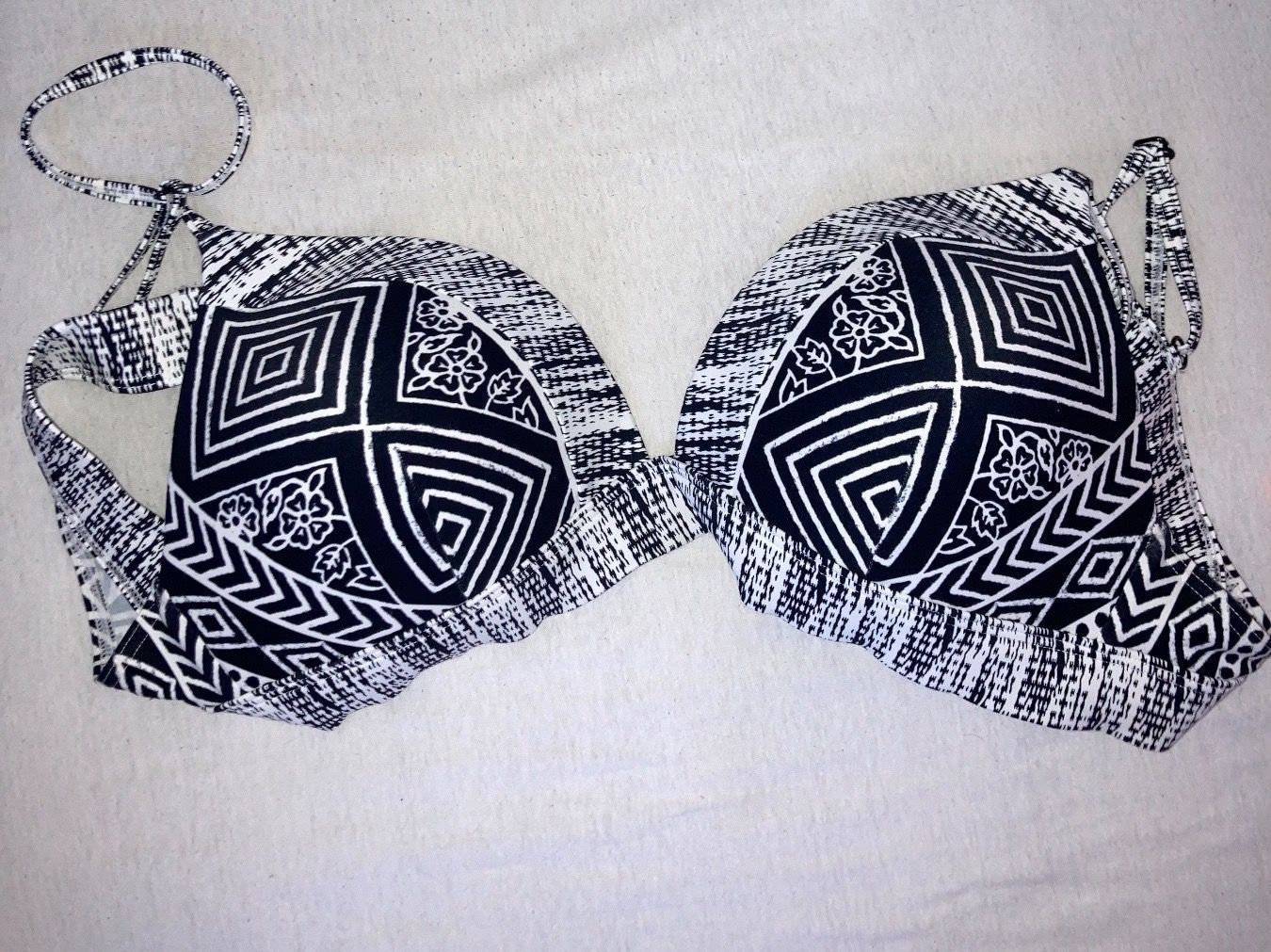Badekleider & Bikinis: bikini oberteil rip curl brandneu gr M – Neu (gemäss Beschreibung) aus Fislisbach von secondhandF