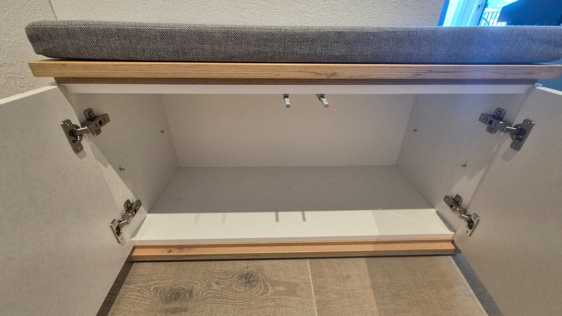 Garderobe: Garderobe mit Sitzbank und Wandpaneel – Gebraucht aus Wetzikon ZH von the21Panda 1
