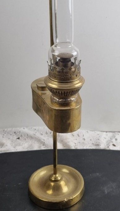 Lampade: Petroleumlampe Laterne Messing höhenverstellbar – Usato da Flums venduto da Flumsantik