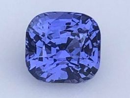 SAPHIR lavendel (N)= unbehandeltes cushion cut  2.686cts