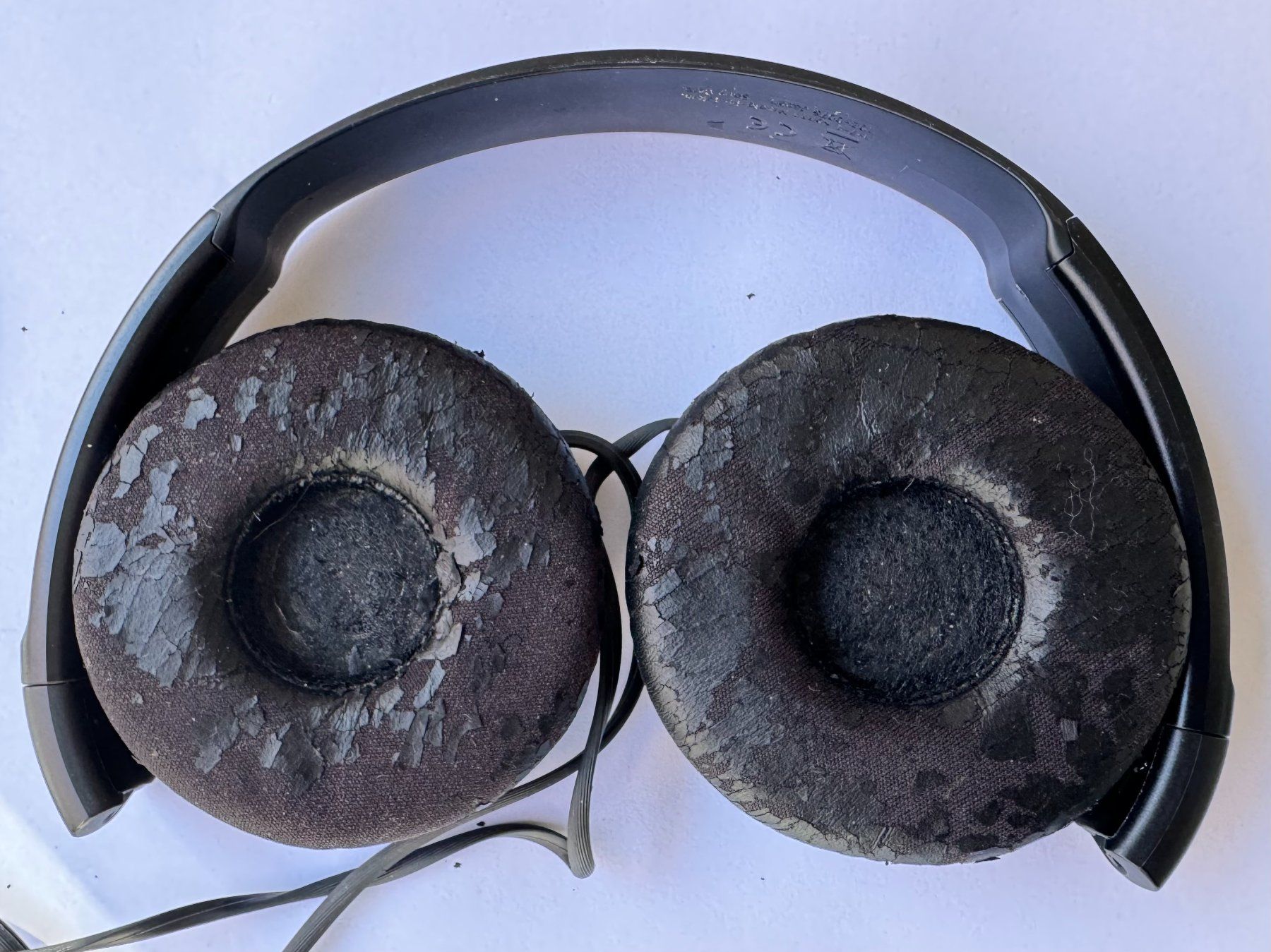 Sony Cuffie: Coussinets abimés ! SONY - Casque Audio - Noir – Usato da Genève venduto da Reveur 1