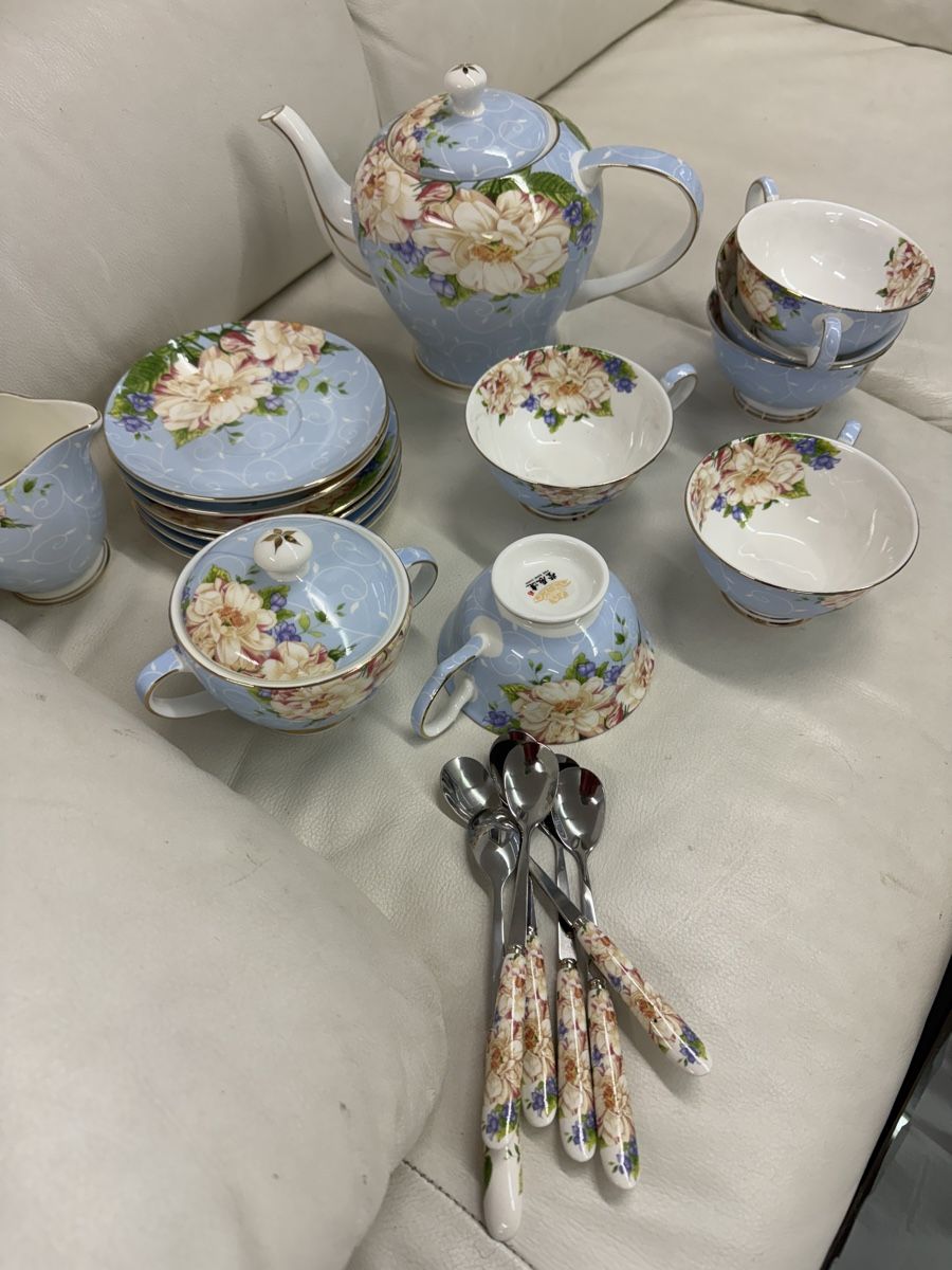 Set di piatti: Porzellan Teeservice oder Kaffee blau mit Blumenmuster – Usato da Basel venduto da sch_9g6x 1