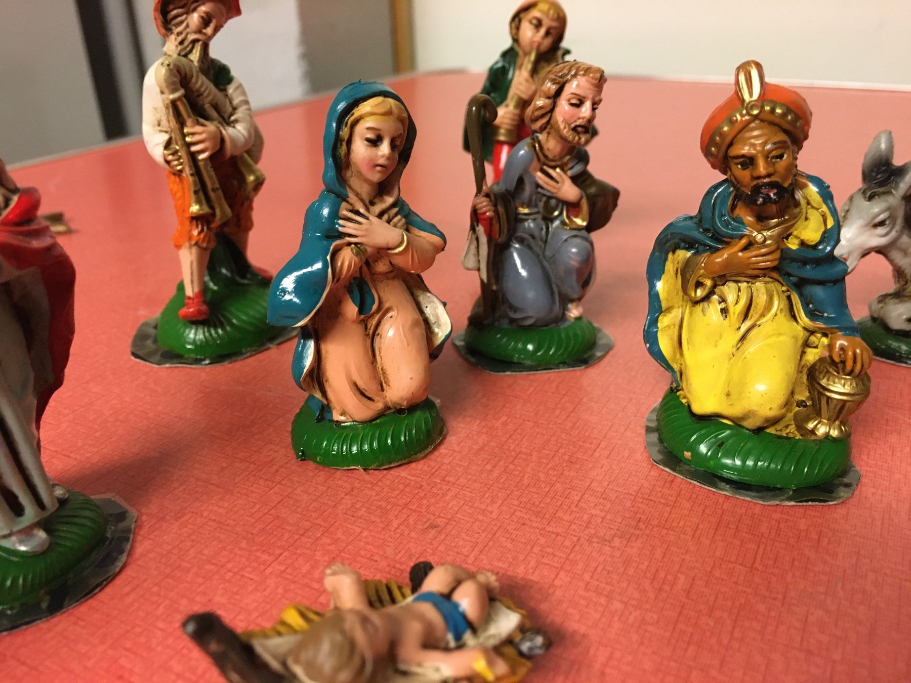 Statuette: Krippenfiguren aus Kunststoff 10 Stück. – Usato da Lanzenhäusern venduto da vic63 3