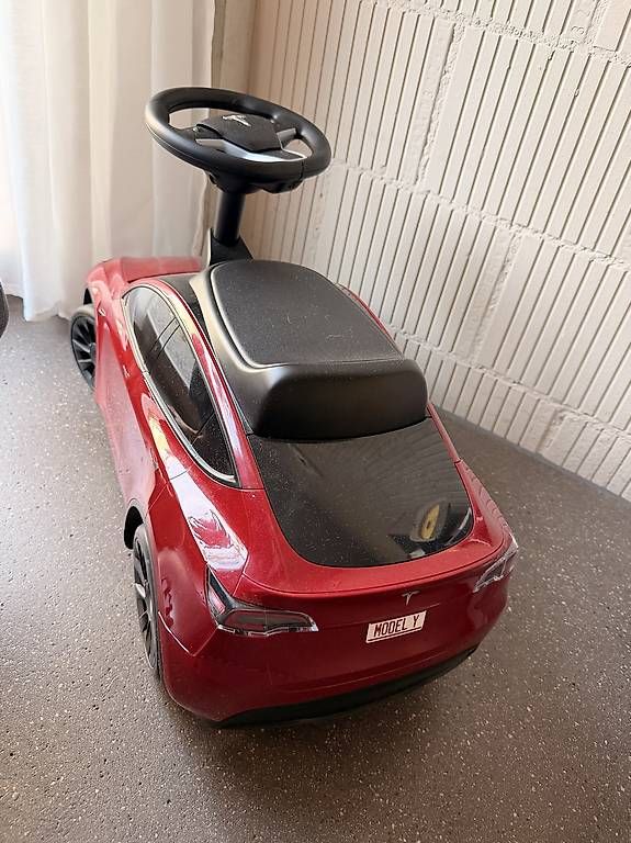 Véhicules pour enfants: Tesla Model Y – D'occasion à Gunzwil par iy61 2
