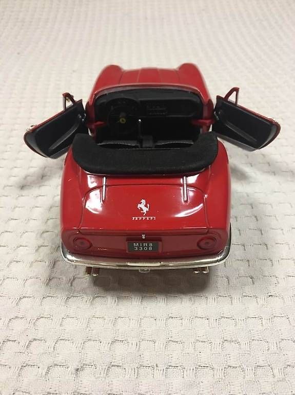 Modellini d'auto: Ferrari 275 gts spider 1/18 – Usato da Plan-Les-Ouates venduto da panini65 3