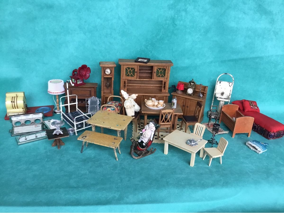 Case e mobili per bambole: Diverse antike Puppenstuben Sachen – Usato da St. Gallen venduto da Apollo_19 1