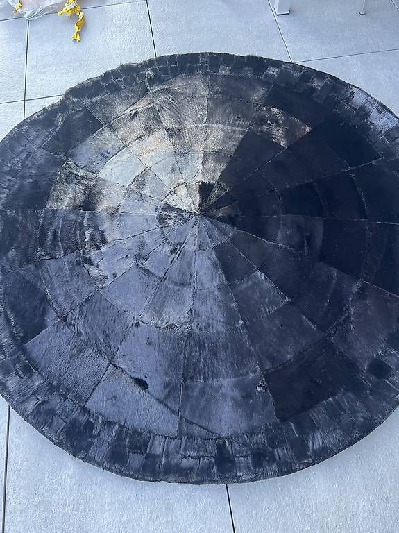 Teppiche: Deux Tapis, peau de phoque  – Gebraucht aus Bulle von Preteni 4