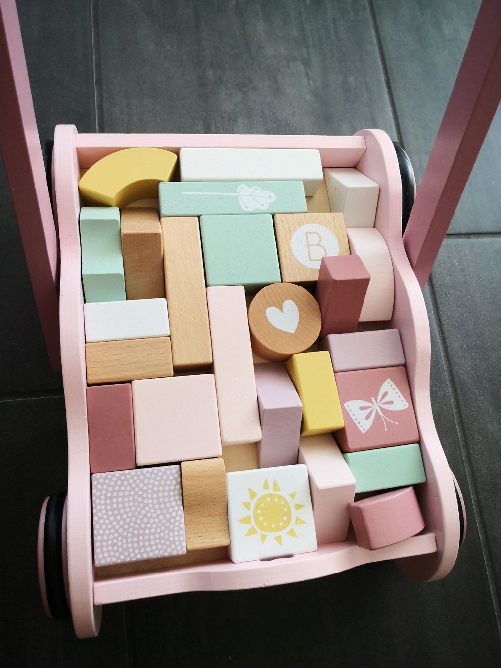 Jouets: Lernlauf Holzwagen rosa – D'occasion à Ottenbach par Acki_la 1