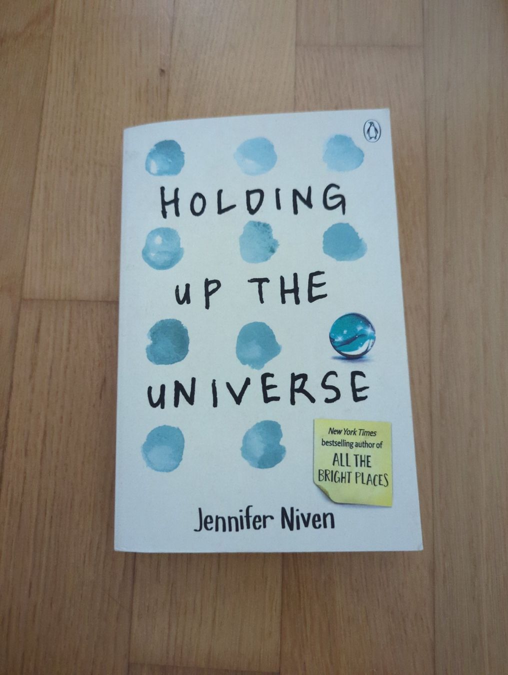 Bücher: Holding Up The Universe – Gebraucht aus Buchs ZH von mil_929h
