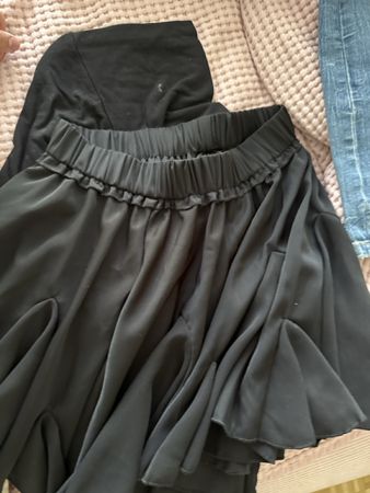 Jolie jupe noire fluide et légère pour l'été - Taille S/M. 