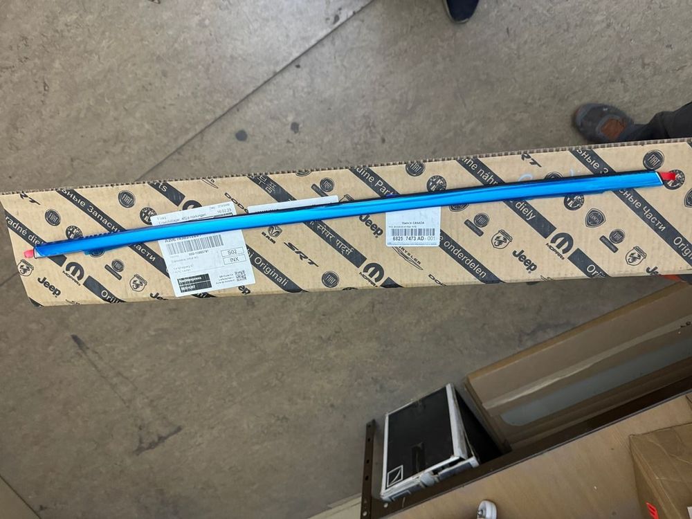 Jeep Tutti pezzi di ricambio auto: Jeep Grand Cherokee Zierleiste Tür hinten links – Nuovo e nell'imballaggio originale da Laufen venduto da CarrosserieImhof