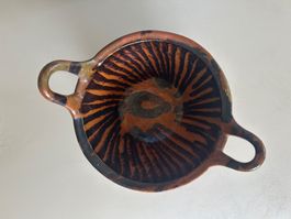 traditionelle mexikanische Ton-Cazuela /Schale aus rotem Ton