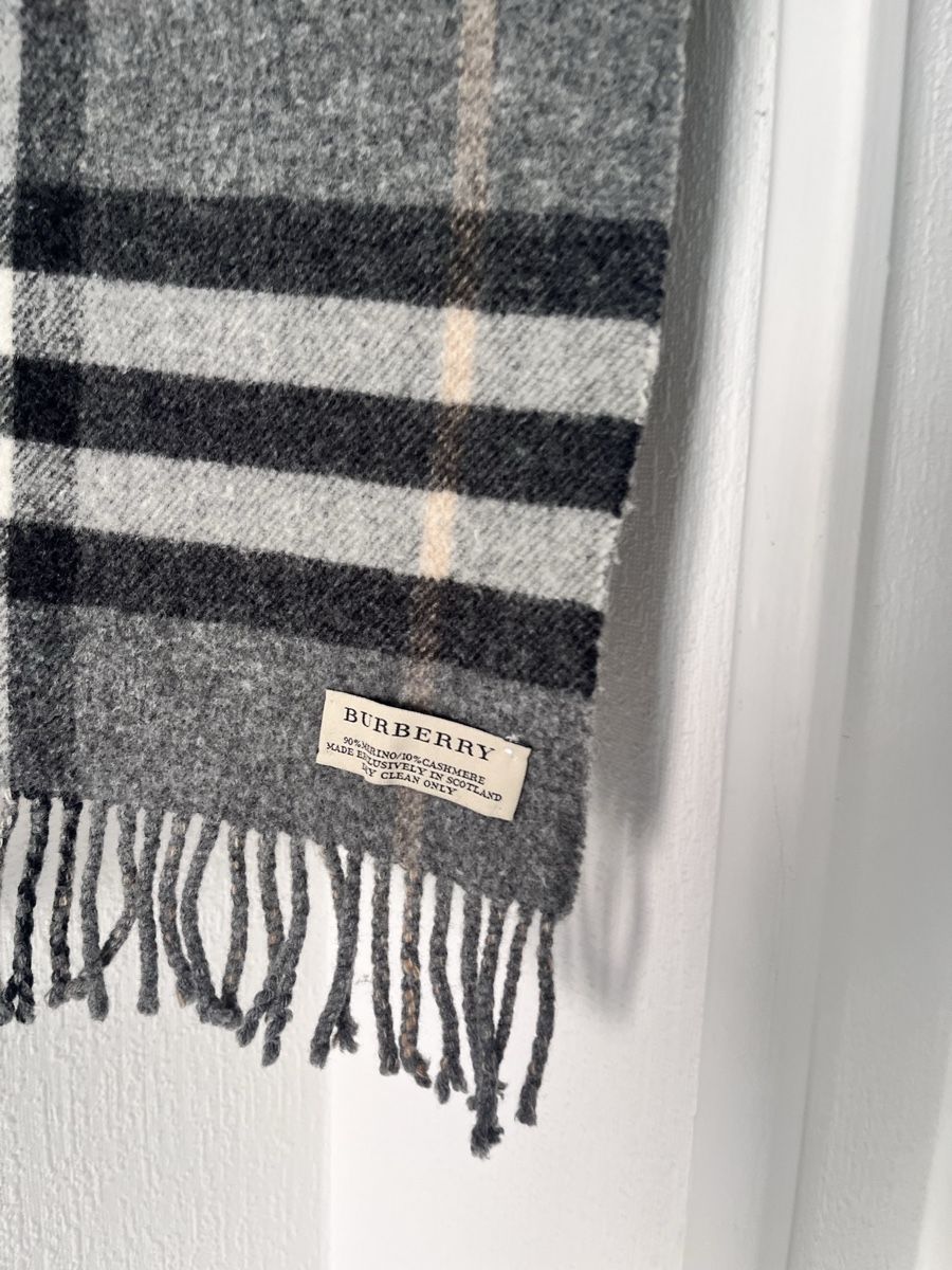 Burberry Foulard & Sciarpe: Burberry Scarf Check Pattern Grey Wool Cashmere Used – Usato da Lausanne venduto da Danash 1