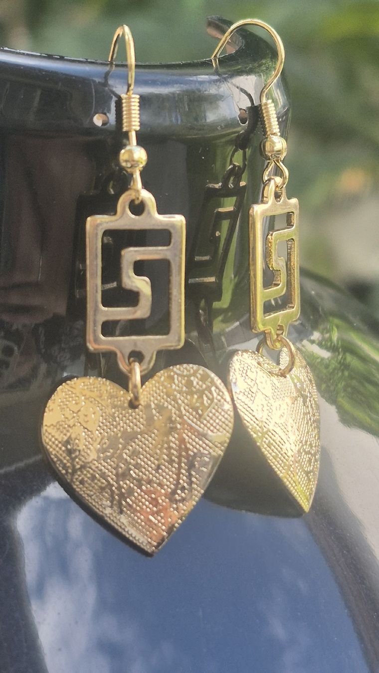 Ohrringe & -stecker: Orecchini pendenti dorati a forma di cuore – Neu (gemäss Beschreibung) aus Giubiasco von Stefaniav