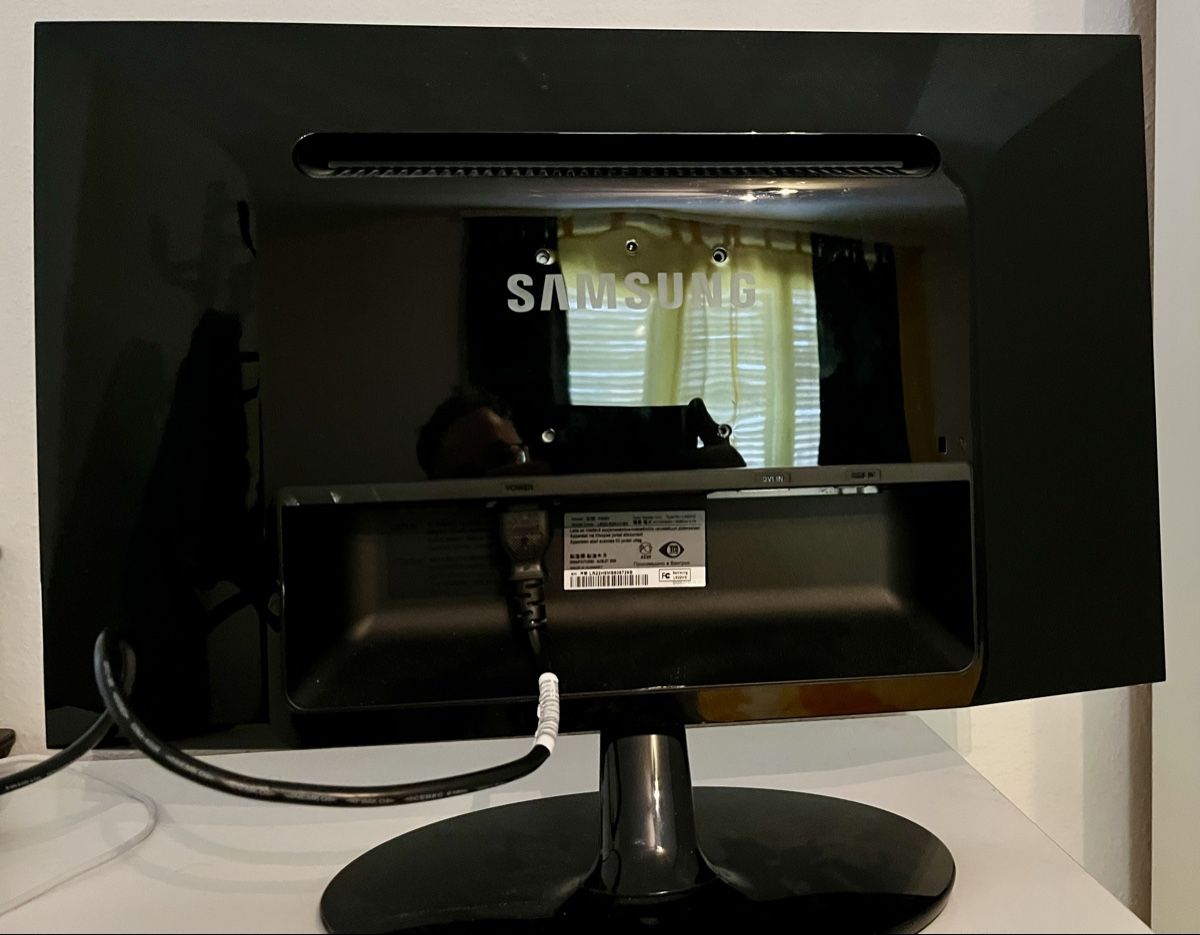 Samsung Monitor: Monitor Bildschirm PC/Computer Samsung – Usato da Ebnat-Kappel venduto da Privat1935 2
