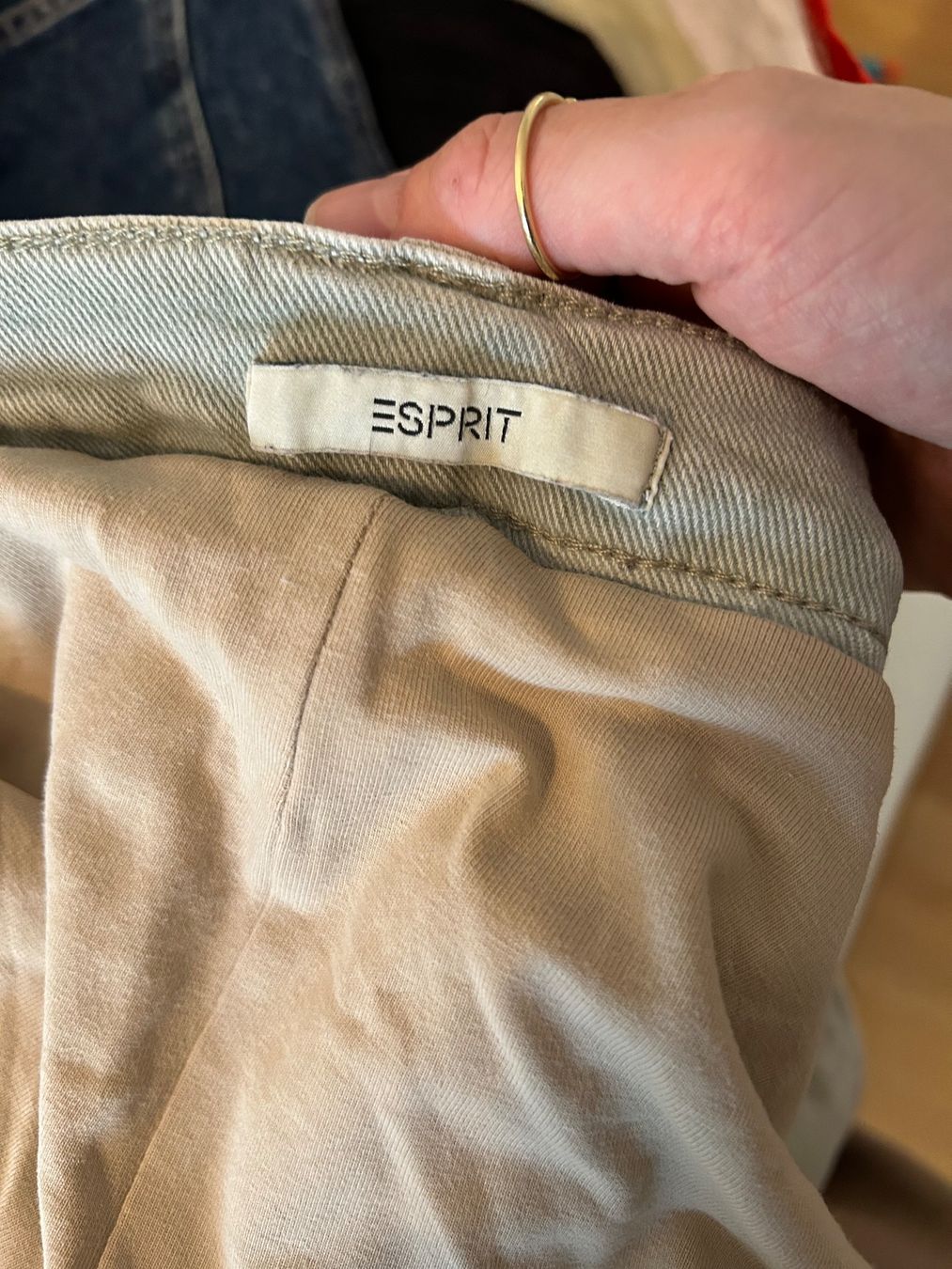 Esprit Jeans: Blassgrüne Umstandsjeans von Esprit – Usato da Zürich venduto da predisha 3