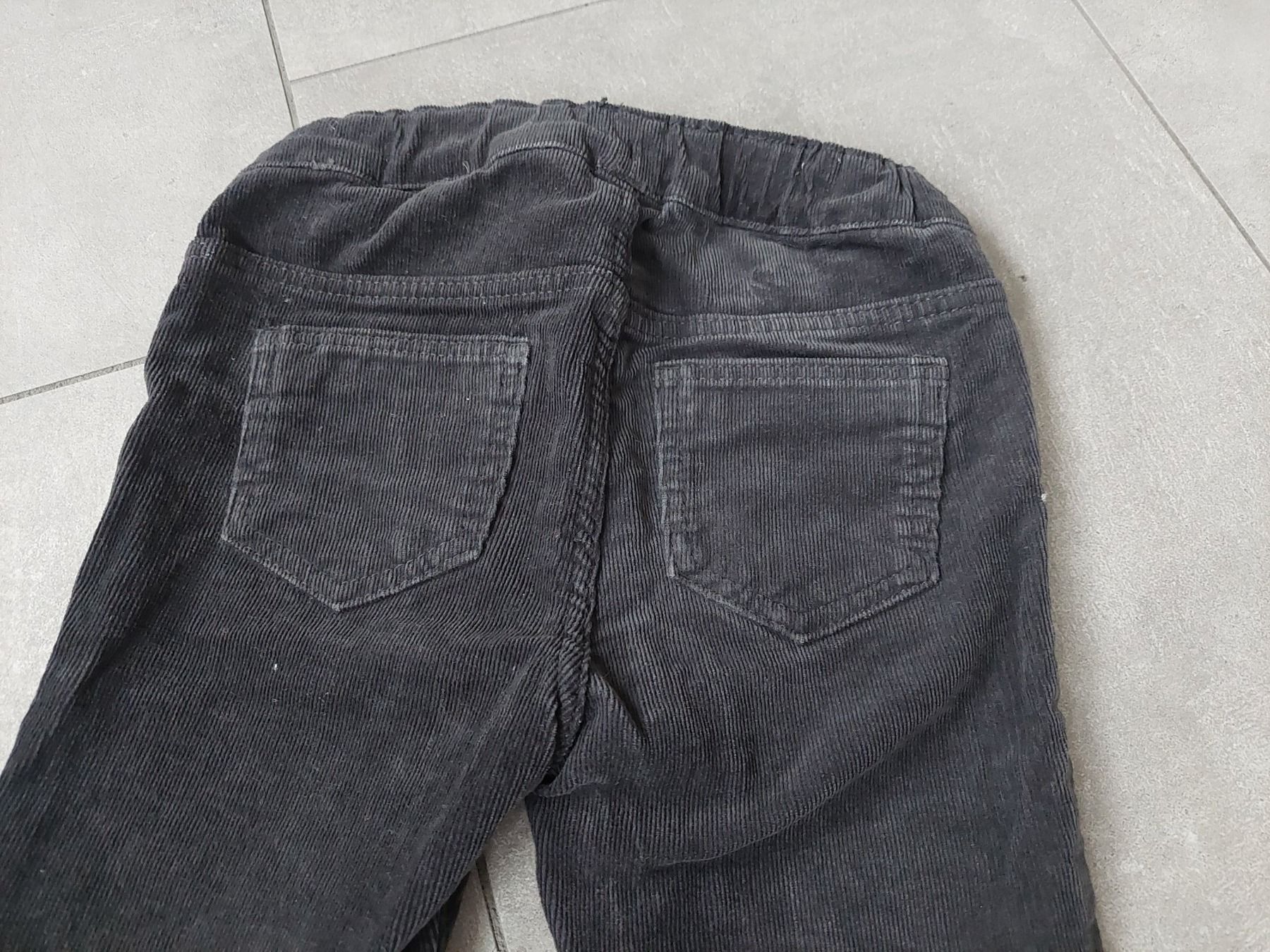 H&M Hosen: Schwarze Cordhose von H&M Grösse 104 – Gebraucht aus Wiesendangen von troawus 3