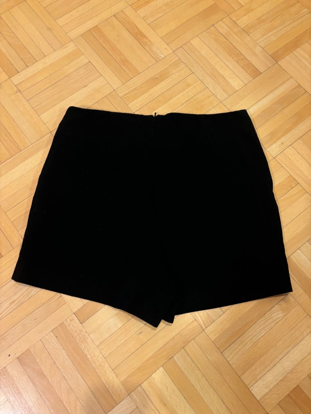 Pantaloni: Black short with slots M – Usato da Genève venduto da chl_zc89 3
