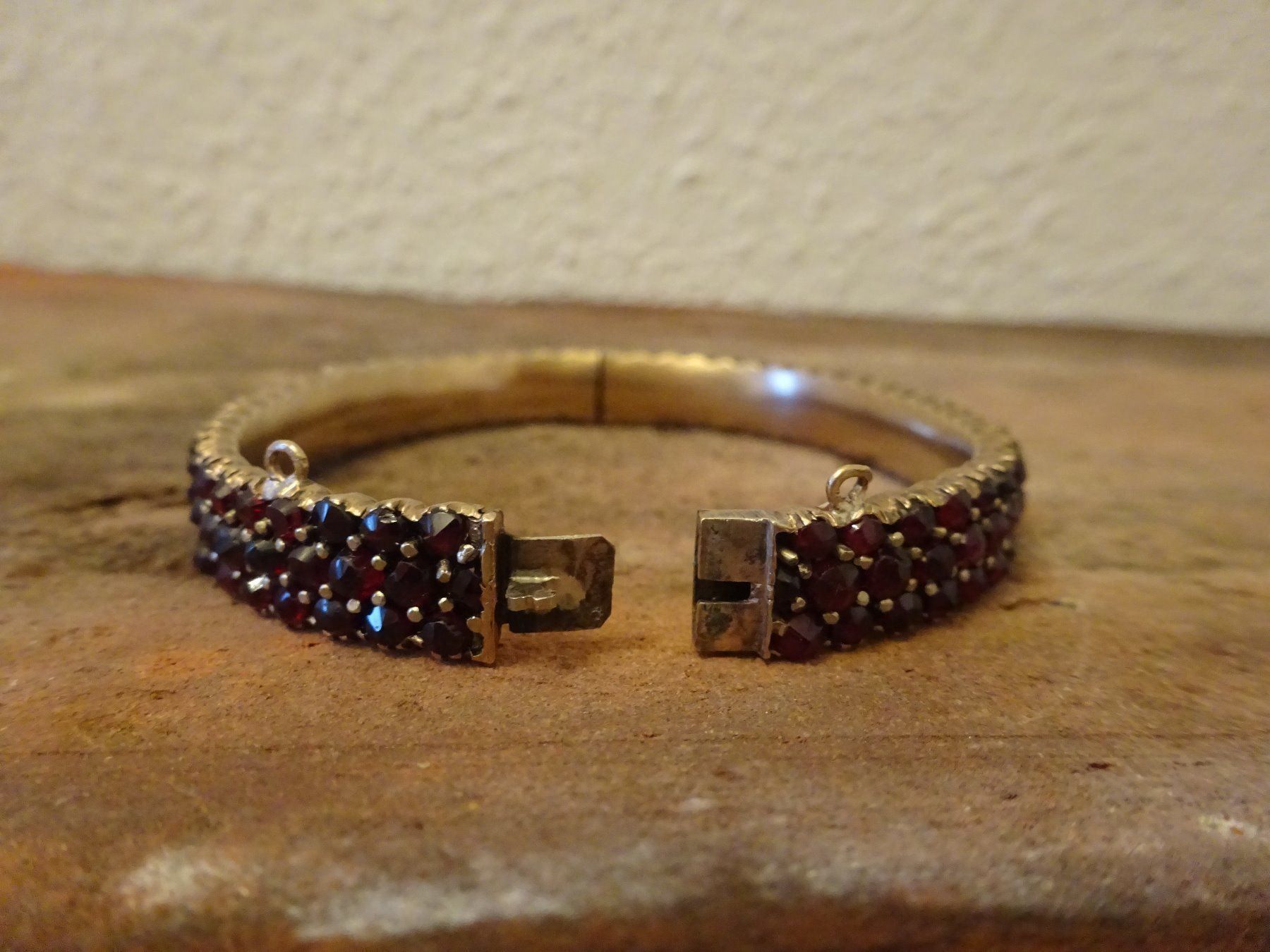 Bracciali & Braccialetti: Antiker Armreif Granat / Mineralien – Usato da Esslingen venduto da FetteSchnecke 3
