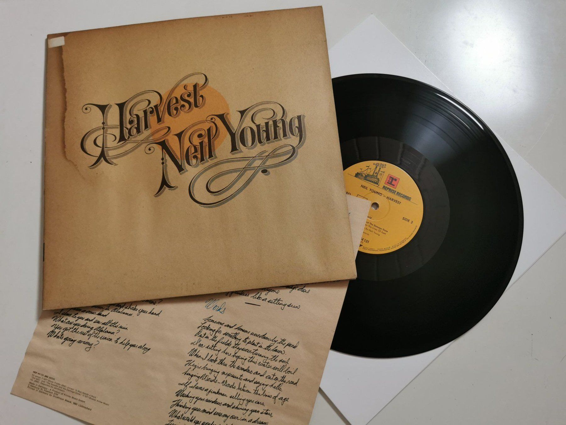 Dischi in vinile: NEIL YOUNG - HARVEST – Usato da Grafenried venduto da House-of-Oldies