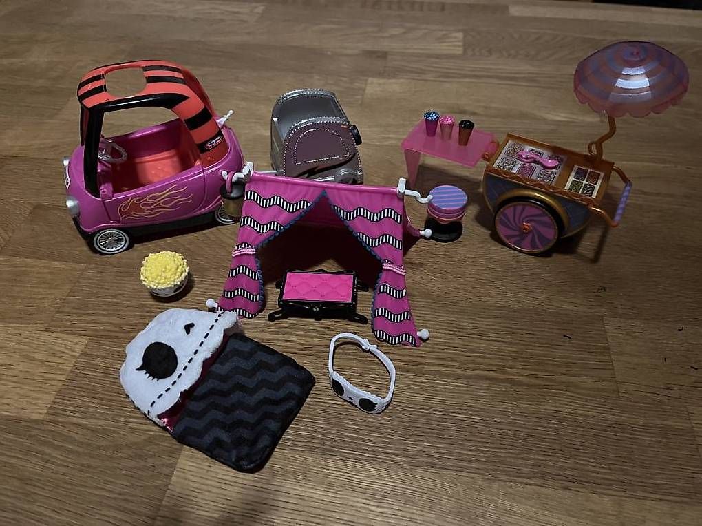MGA Puppenhäuser & -möbel: Poupée Lol accessoires lot camping – Gebraucht aus Martigny von jcj_j2fb