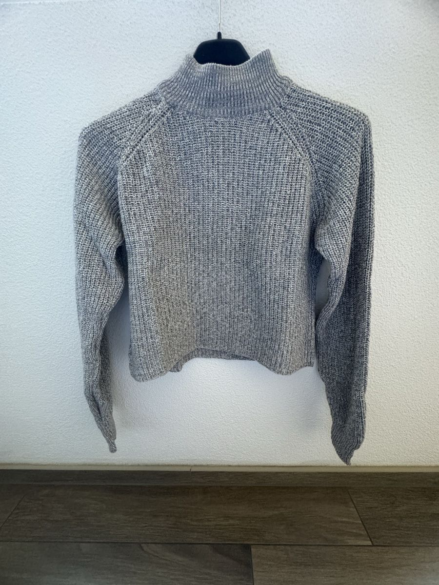 Canottiere & Pantaloni: Maglione grigio – Usato da Claro venduto da kel_v7dj