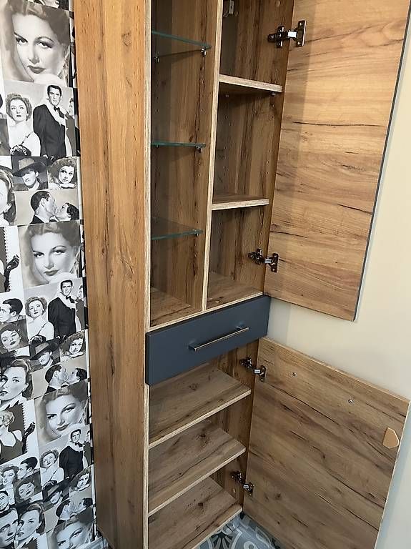 Armadi: Hochschrank Badezimmer Eiche Strukturiert – Nuovo (secondo la descrizione) da St. Gallenkappel venduto da kim_yt5d
