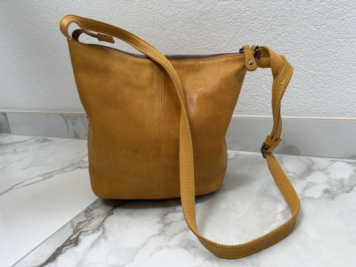 FredsBruder Borse da donna: Süsse Tasche von FredsBruder- Farbe Curry – Usato da Estavayer-le-Lac venduto da Mimmy02 2