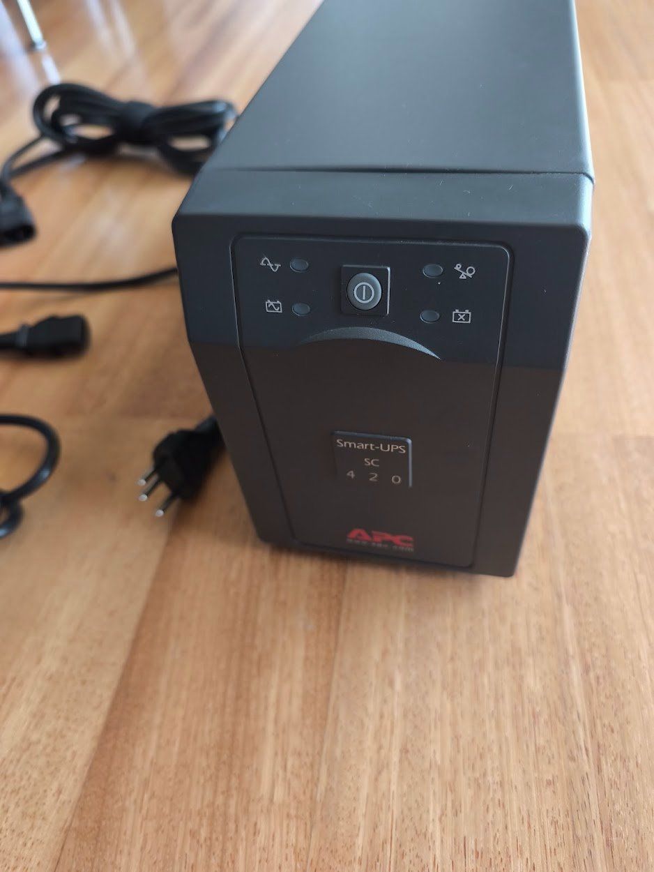 Apc Batterie: APC Smart-UPS SC 420, Notstromversorgung – Usato da Niederrohrdorf venduto da pwNRD 2