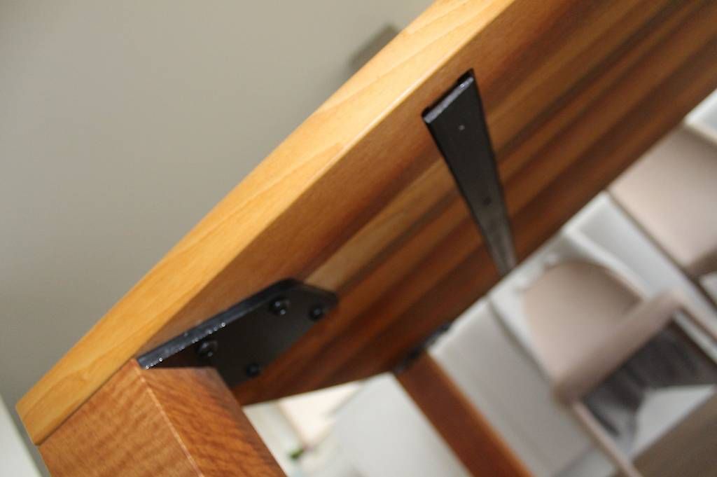 Tische: Eleganter Holztisch, Nussbaum, massiv, 2 Meter lang – Gebraucht aus Oftringen von Thomas.weber 3