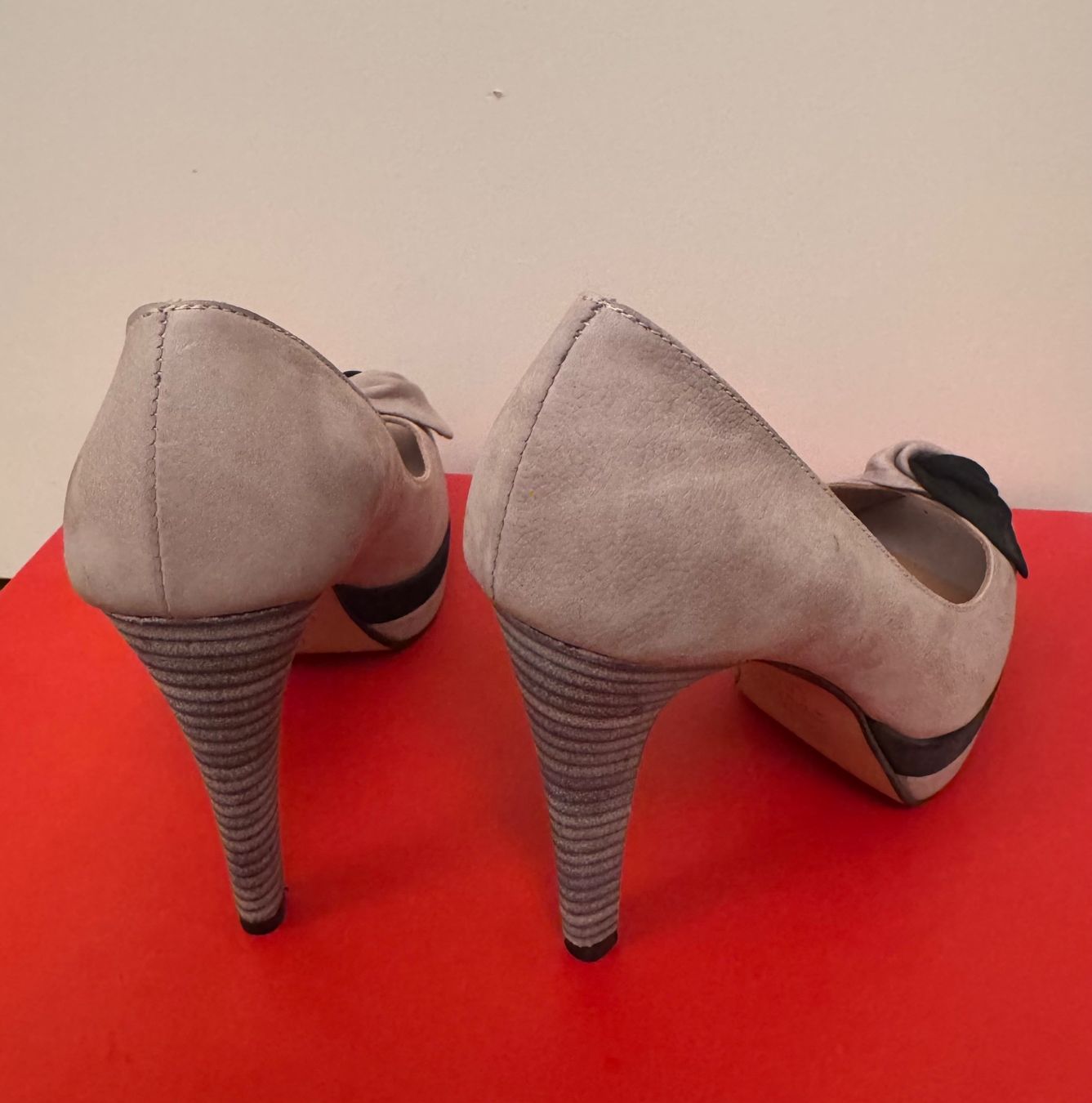 Navyboot Damenschuhe: Navy Boot Peeptoe Pumps mit Absatz, beige, Gr. 36 – Neu (gemäss Beschreibung) aus Zürich von Bertis5 3