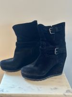 Prada Wildleder Stiefeletten mit Keilabsatz - Grösse 36