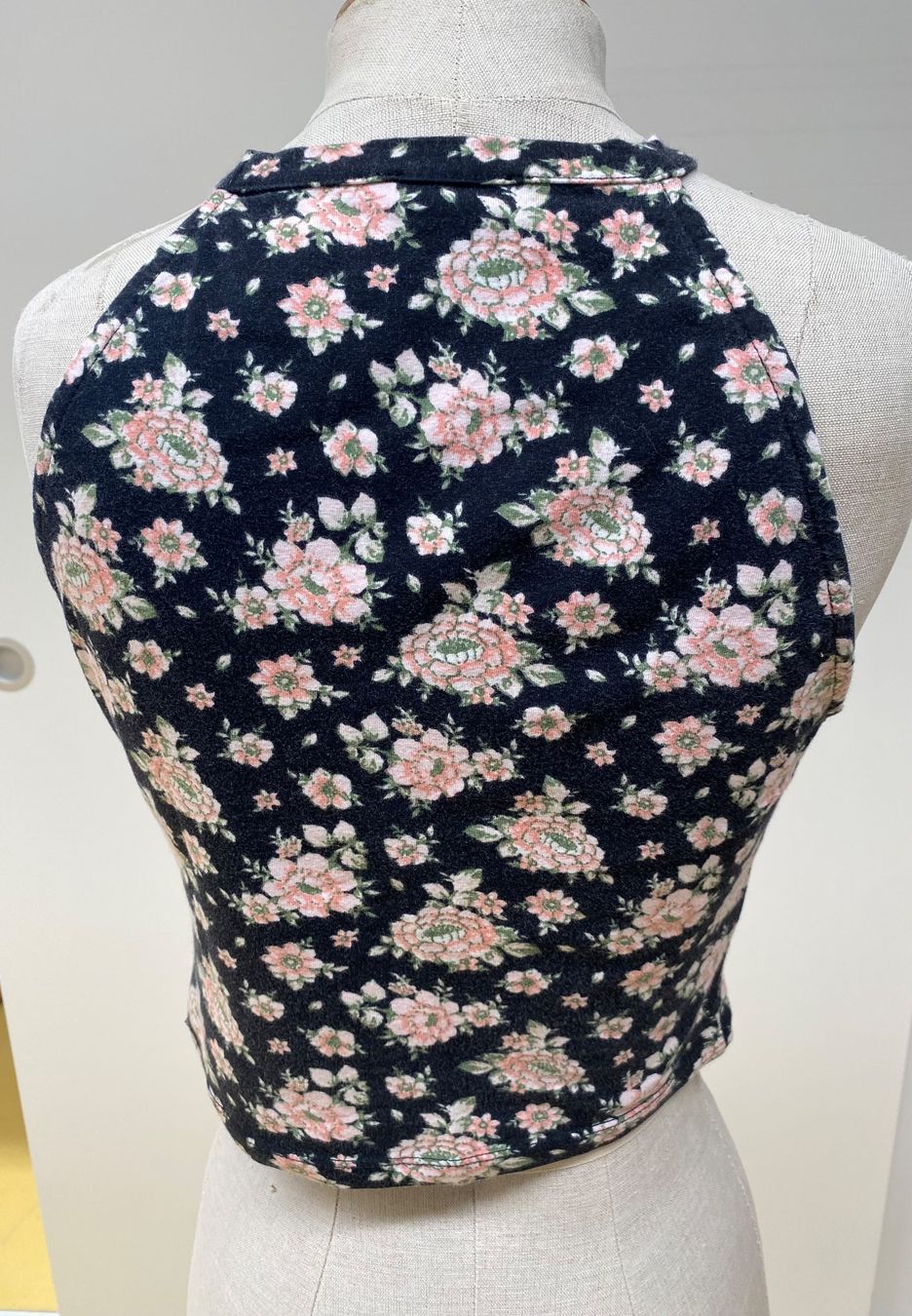 Top: River Island Croptop mit Blumenmuster – Usato da Kilchberg ZH venduto da lin_9p9m 1