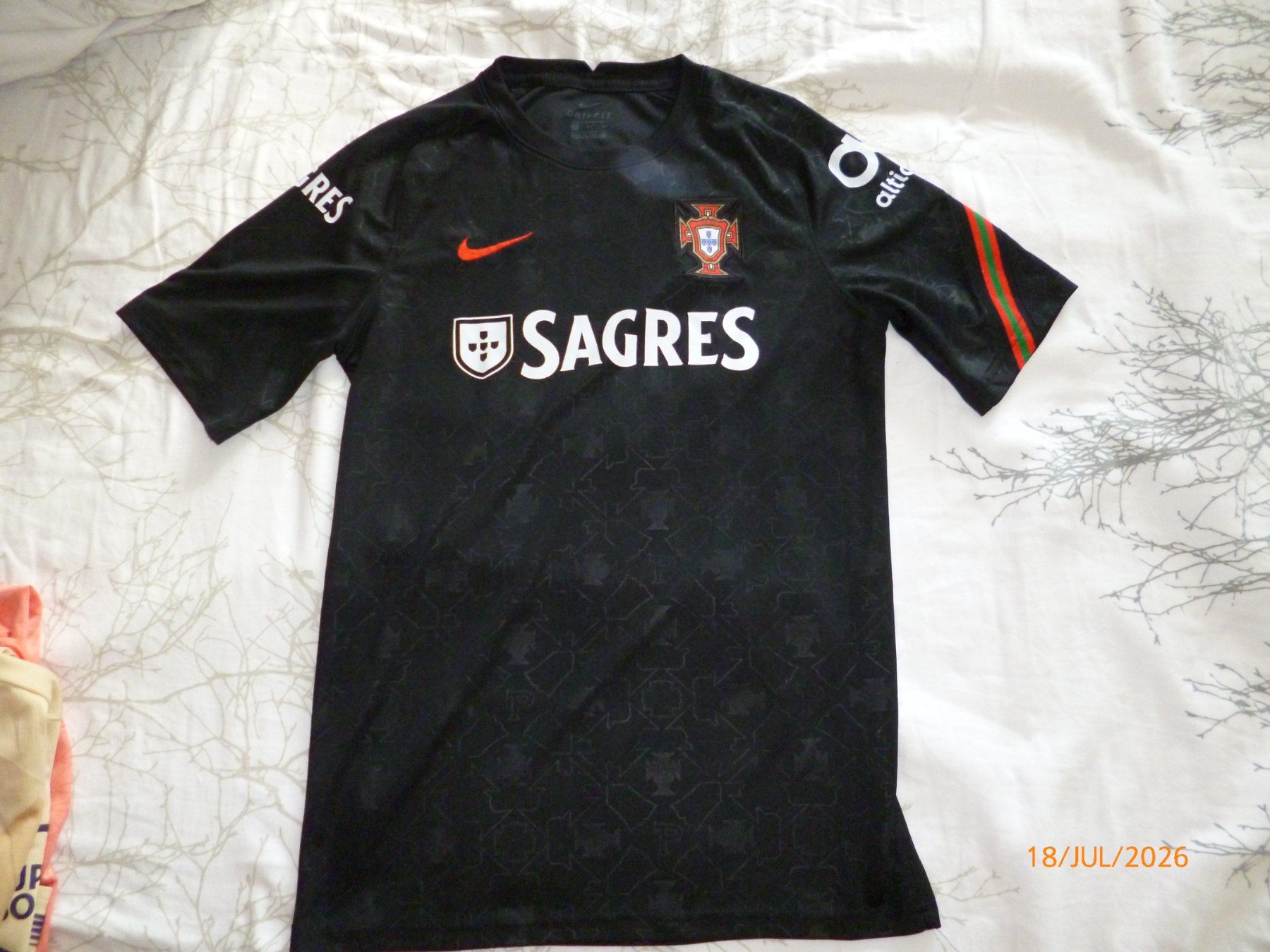 Maillots de corps & Pantalons: Portugal Training T-Shirt – Neuf (Voir description) à Langnau b. Reiden par -mkfm-
