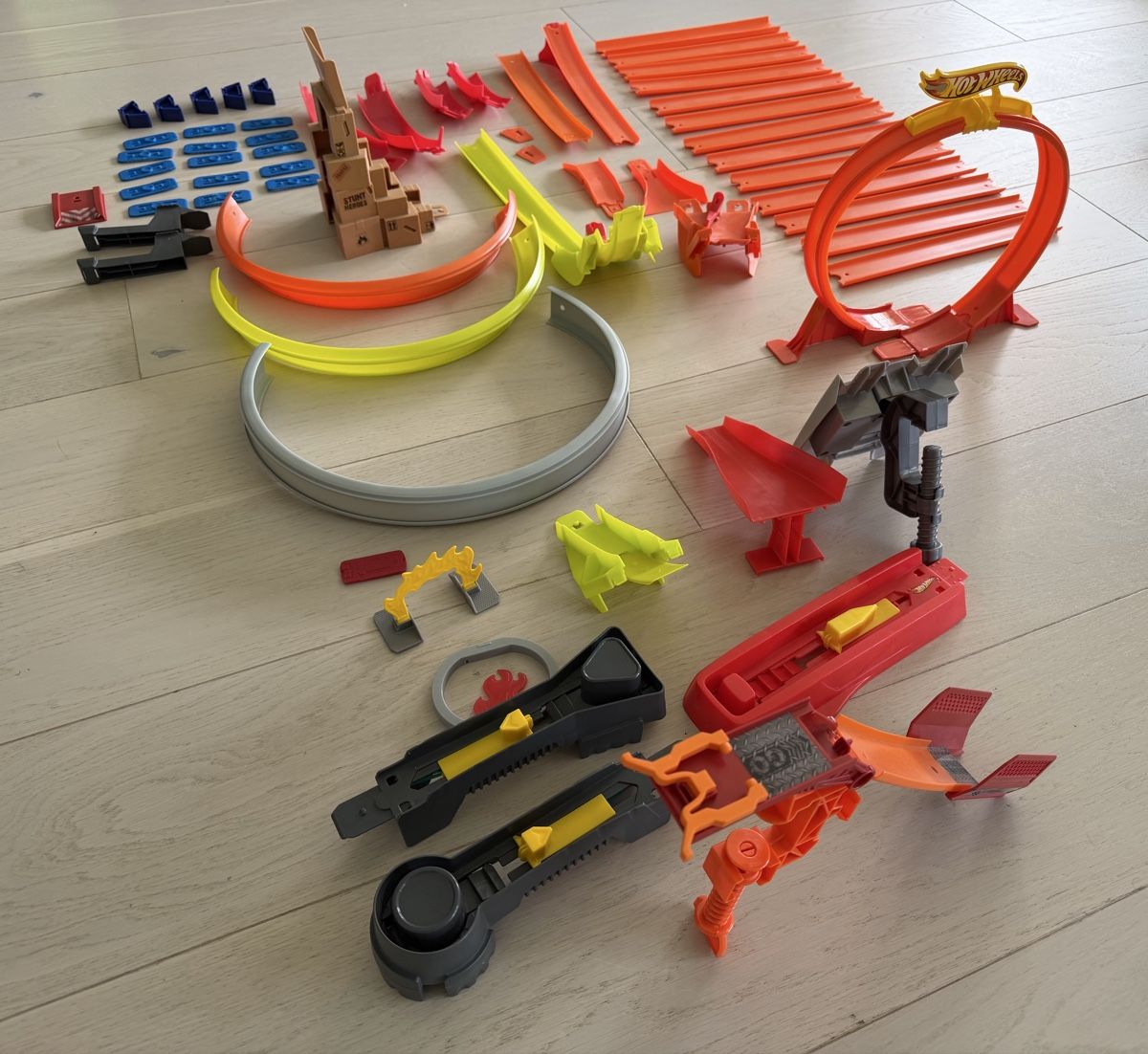 Hot Wheels Giocattoli: Hotwheels Tracks Set – Usato da Zug venduto da Rich03 2