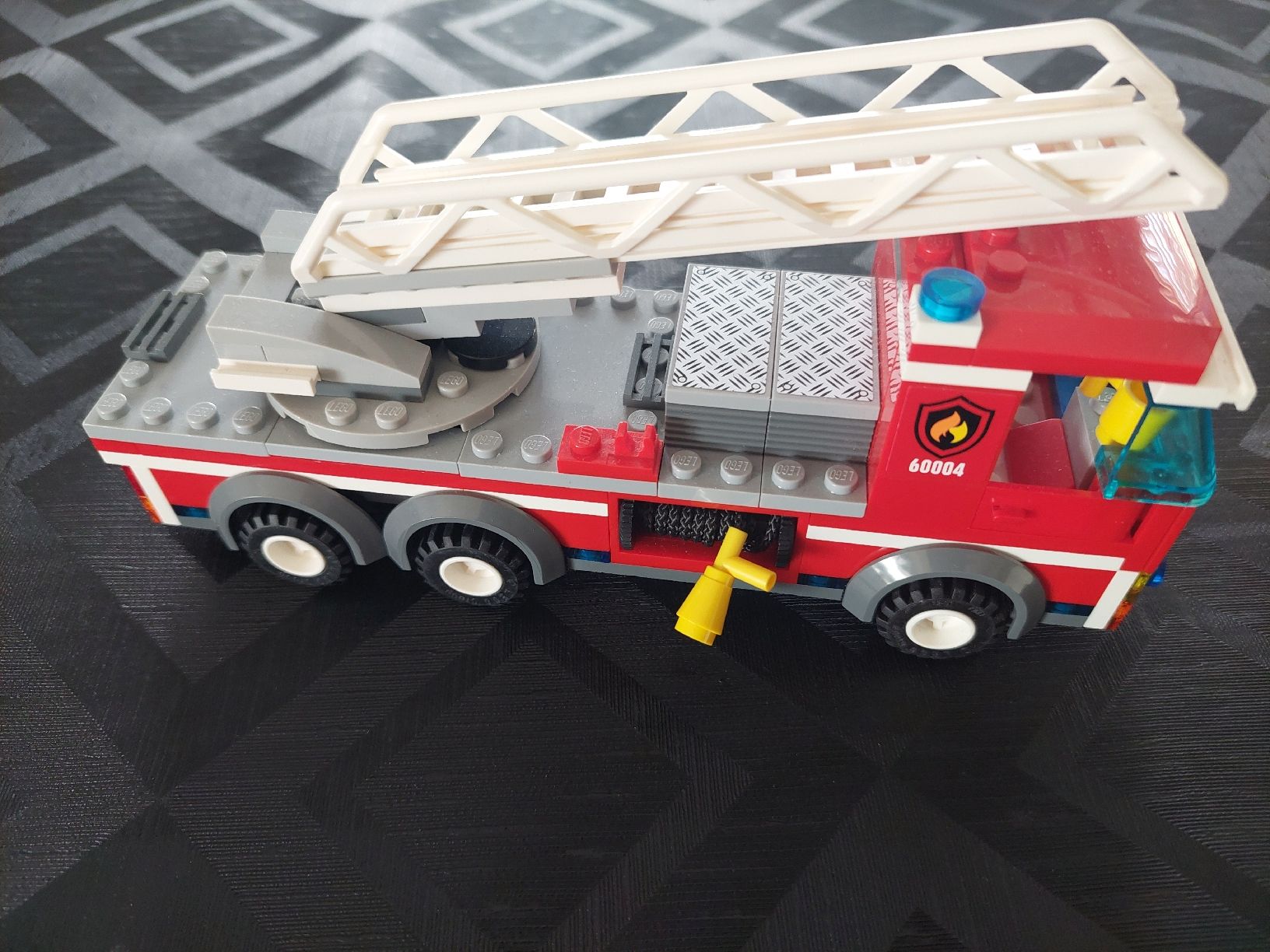 Lego Spielzeuge: Lego Feuerwehrauto mit Drehleiter – Gebraucht aus Zetzwil von sti_x9xf 1