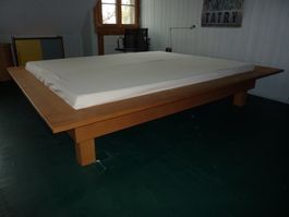 Bettgestell mit Hüsler Nest 160 x 200, Buche massiv, Stühle