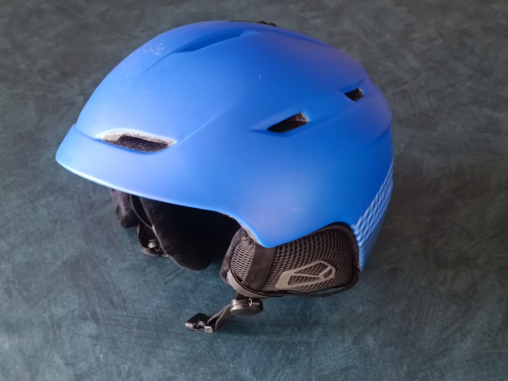 Helme: Kinderhelm – Gebraucht aus Estavayer-le-Lac von Scosde