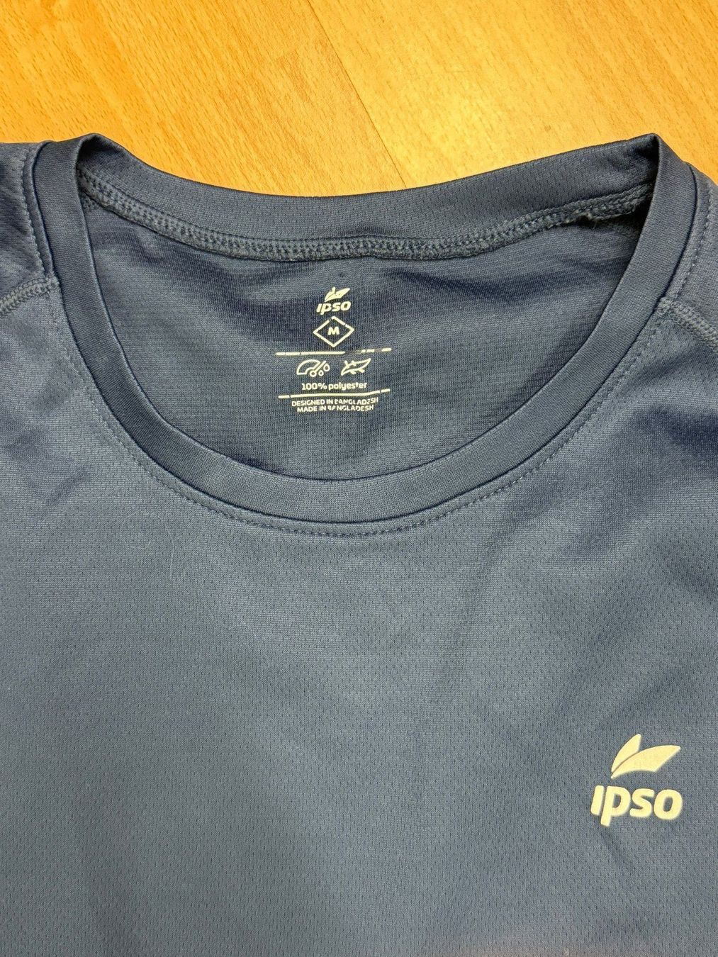Leibchen & Hosen: MEN blaues IPSO Trainingshirt (M) – Gebraucht aus Ostermundigen von Vangiolillo 2