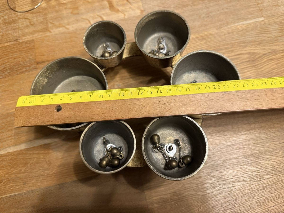 Campanacci mucche: Alte Altarglocken Schellen Schellenkranz Alterschellen – Usato da Goldach venduto da Messerguru 5