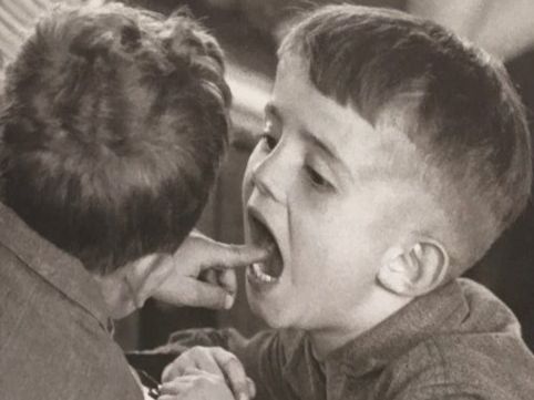 Foto & Immagini: Robert Doisneau La Dent 1956 – Usato da Zürich venduto da Zuerichparis08 1