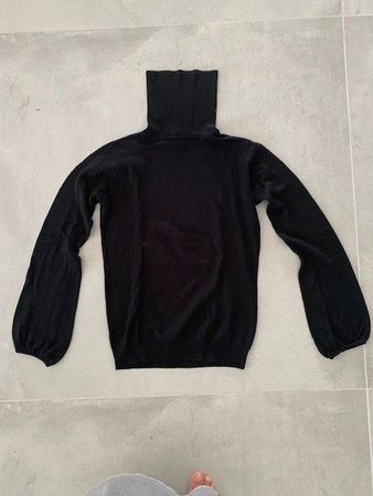 Pull fin noir à col roulé et manches blousantes de Kookai T1