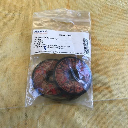 Ciondoli: 4 ETHNO-DONUTS AUS TON DURCHMESSER 43MM – Usato da Ostermundigen venduto da wini63