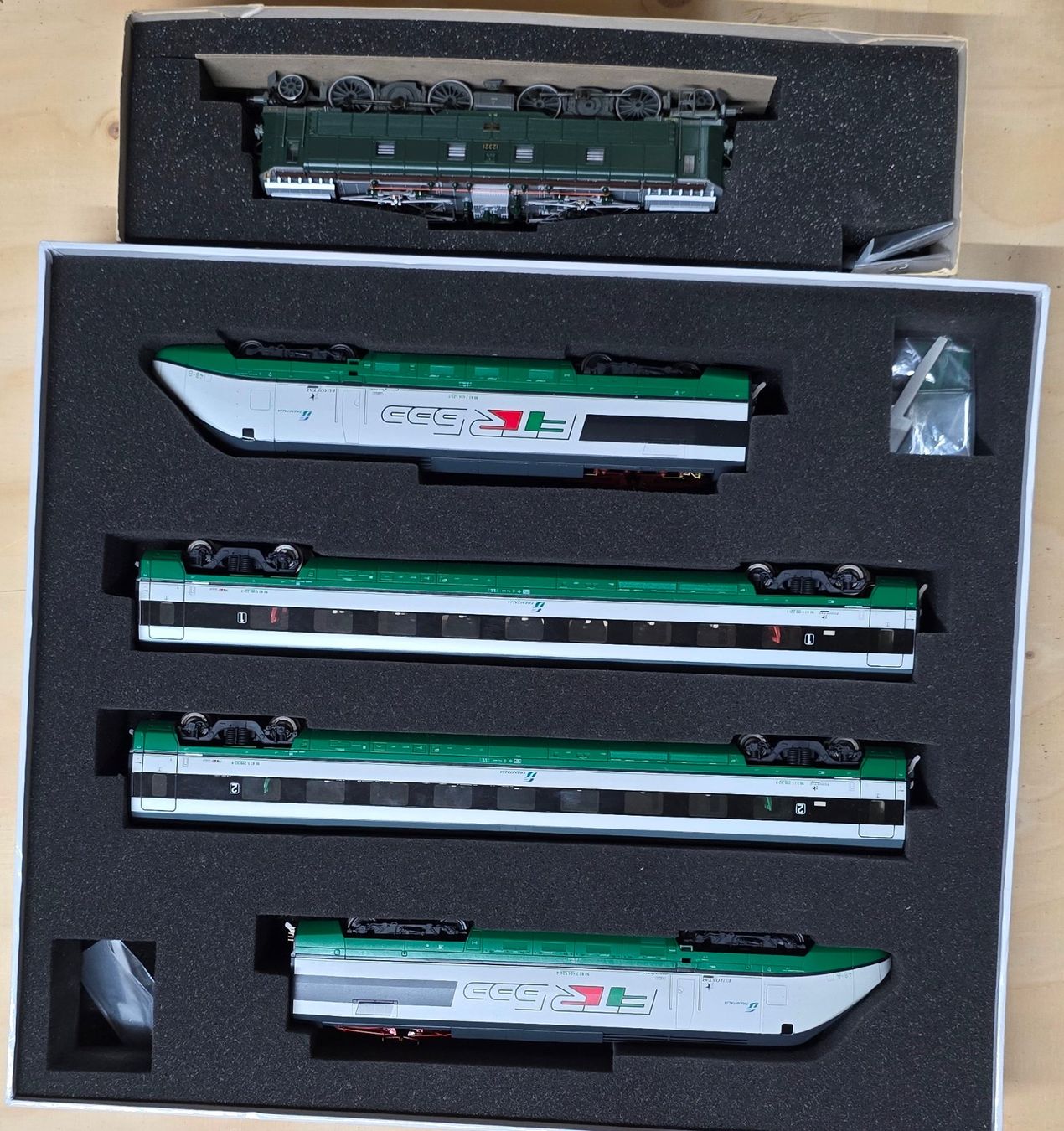 Rivarossi Modelleisenbahnen: Sammlung Modelleisenbahn Rivarossi HO – Neu (gemäss Beschreibung) aus Uettligen von frienisberg3043 1