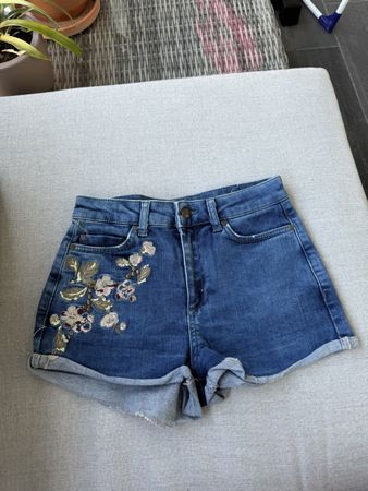 Jeans Shorts mit Blumenmuster